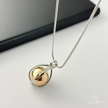 纪念亲人宠物毛发牙齿骨灰吊坠空心朱砂嘎乌盒钛钢项链男女配饰