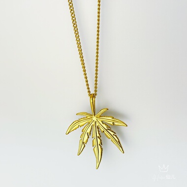 欧美嘻哈复古黑色叶子吊坠钛钢项链男士轻奢高级感长款毛衣链配饰