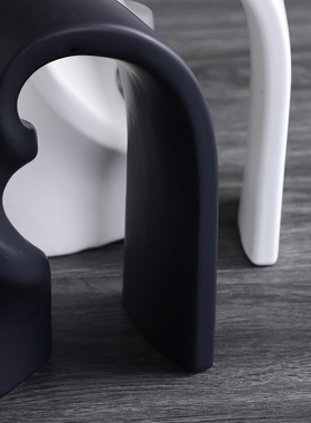 个性几何弯曲不规则艺术陶瓷摆件