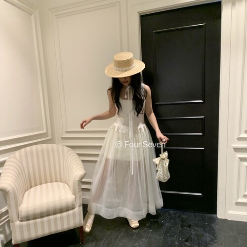 特价 FOUR SEVEN 轻奢网纱大裙摆收腰压褶工艺拼接吊带裙长裙 - 图3