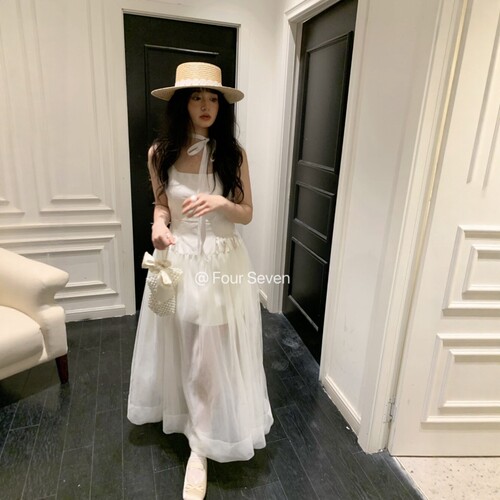 特价 FOUR SEVEN 轻奢网纱大裙摆收腰压褶工艺拼接吊带裙长裙 - 图2