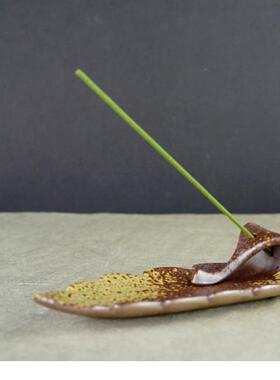 玉初堂香插叶子陶瓷日本