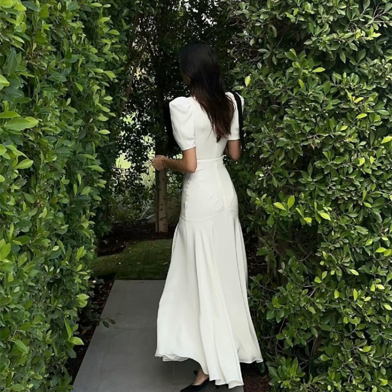Kendall肯豆同款乳白色v领泡泡袖黑飘带连衣裙2024新款女夏季新品 - 图1