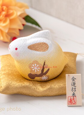 日本制卯年兔子绉纱陶瓷新年摆件