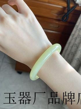 和田玉老坑若羌黄口料黄玉手镯胖圆条女玉镯子送女朋友闺蜜款精品