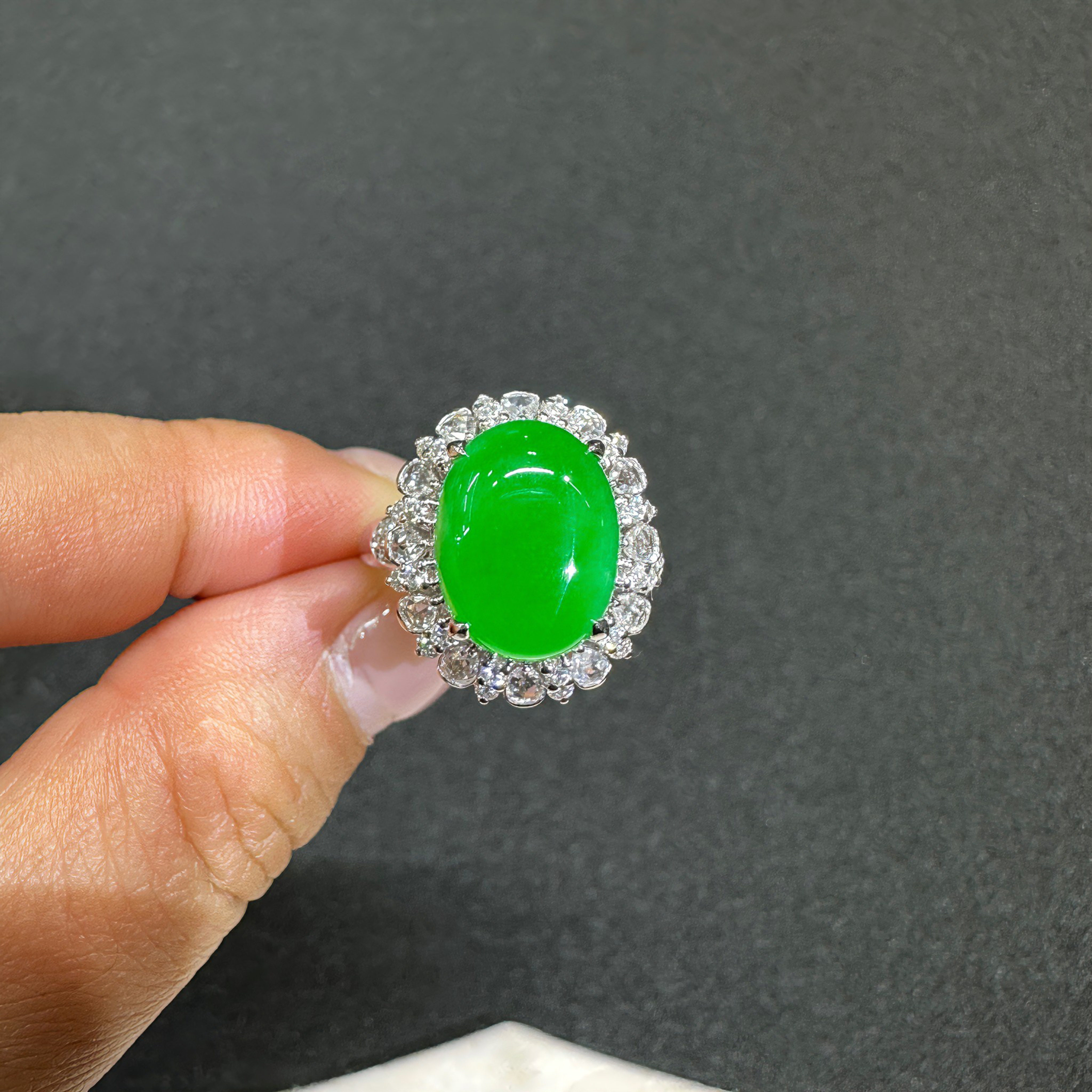 缅甸A货冰种正阳绿翡翠蛋面戒指18k金镶钻石满绿翡翠蛋面戒指女款,淘宝优惠券,粉丝福利购,淘宝优惠卷