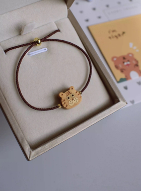 新中式国风原创设计可爱小老虎黄杨木手链手绳手工原木森系迷你