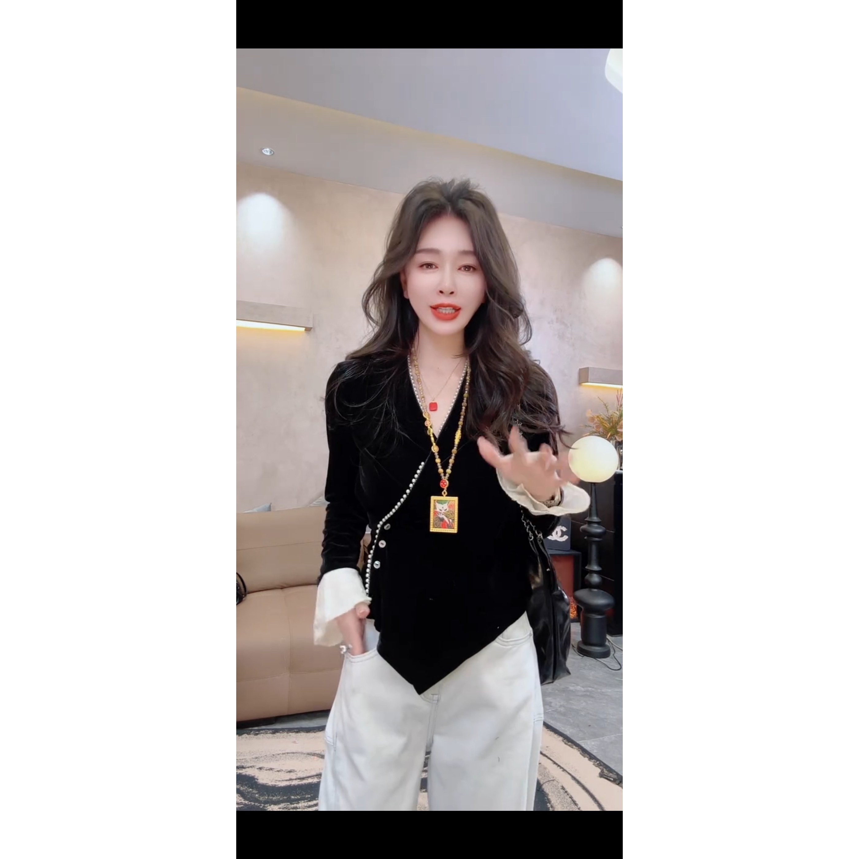 小香风洋气时尚休闲丝绒V领打底衫2025春秋新款喇叭袖金丝绒衬衫