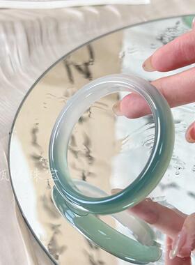 天然半山半水玛瑙玉髓冰透手镯渐变翡翠色镯子正圈玉镯送女友礼物