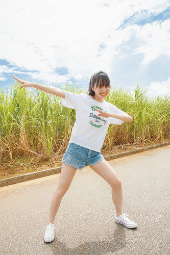 【现货】乃木坂46 贺喜遥香写真集 乃木坂46 賀喜遥香1st写真集 まっさら - 图2