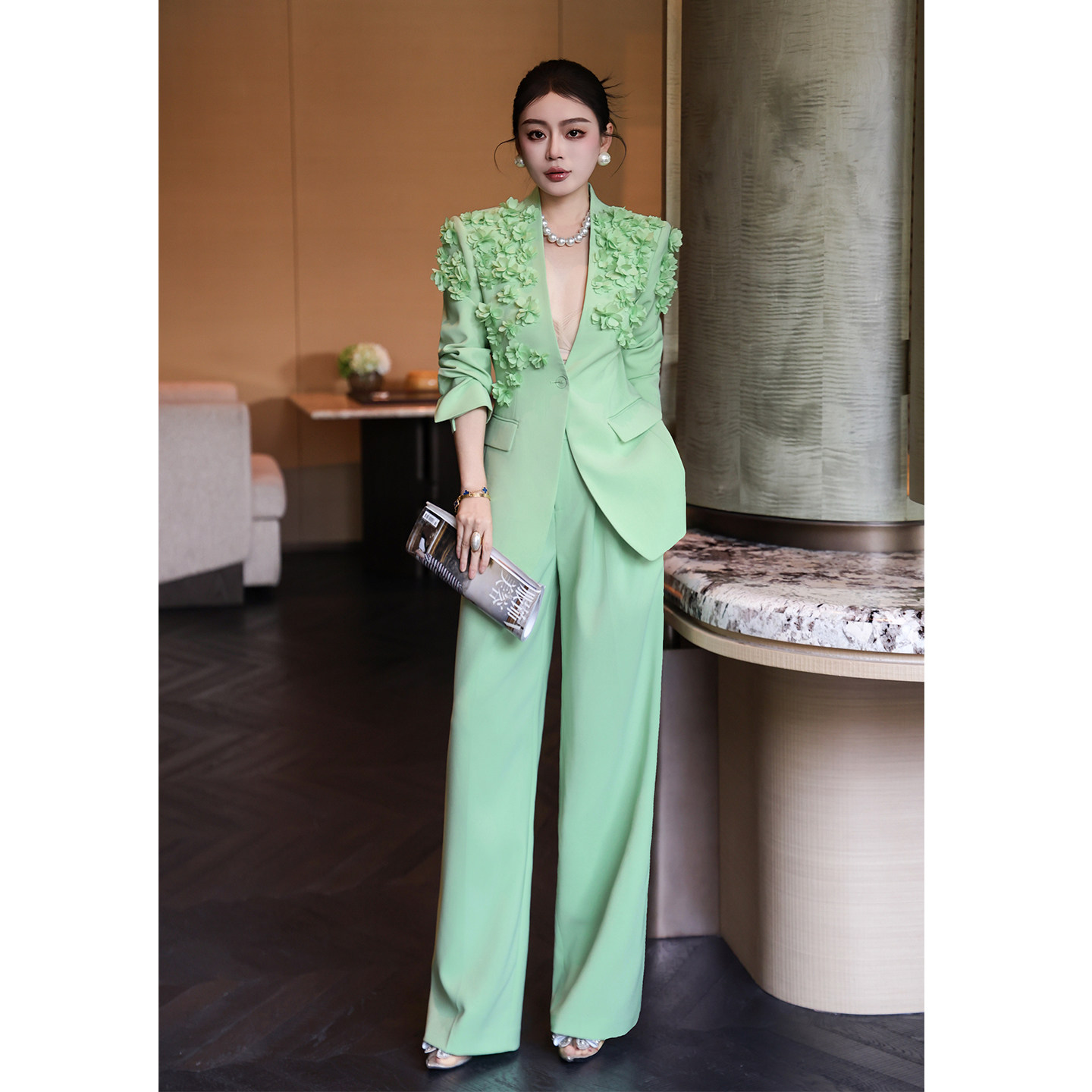 2025年秋季新款时尚气质女装设计感花瓣西装阔腿裤套装OL两件套潮,淘宝优惠券,粉丝福利购,淘宝优惠卷