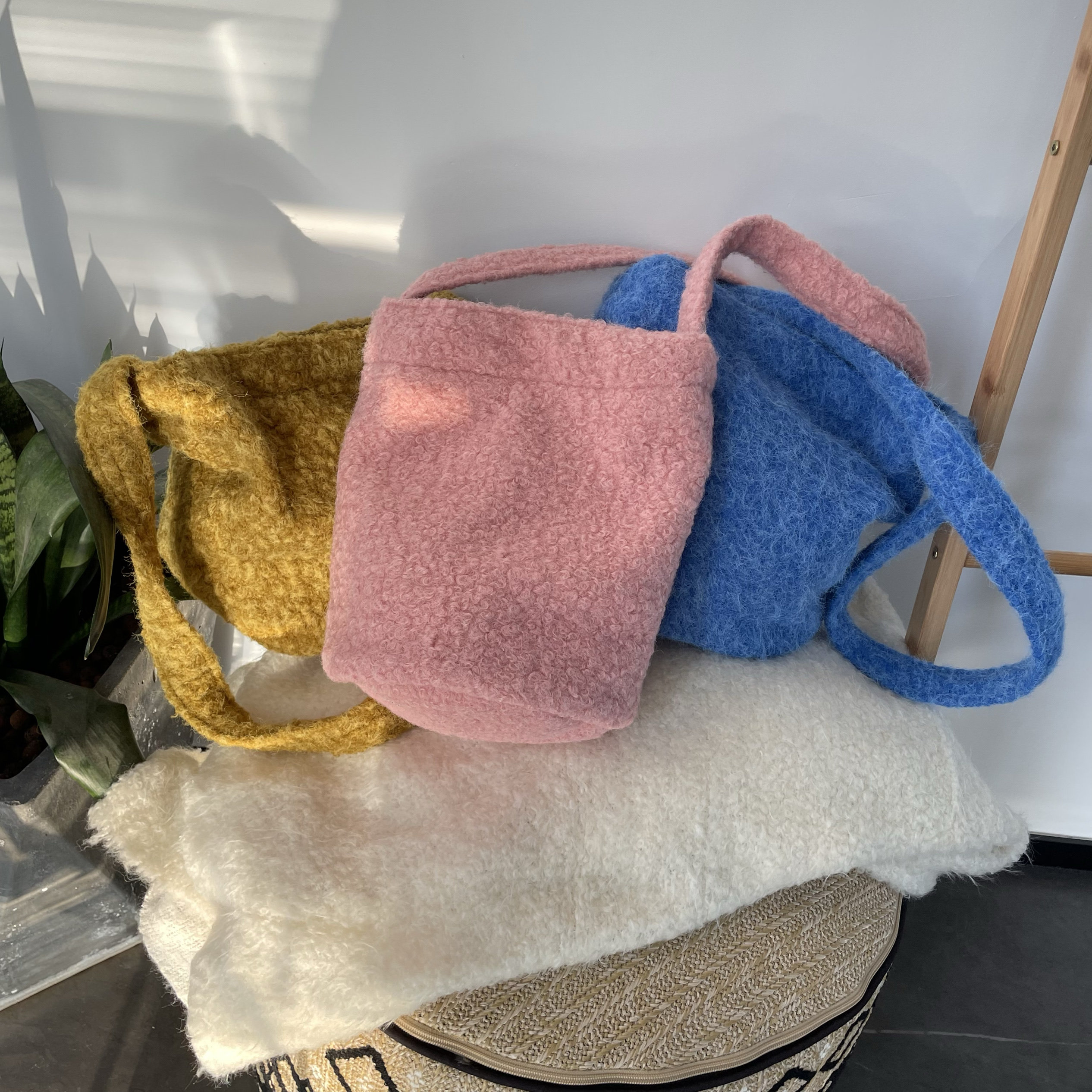 2024冬新款森系纯色软糯毛绒呢水桶包单肩斜挎包百搭彩色布包文艺,淘宝优惠券,粉丝福利购,淘宝优惠卷