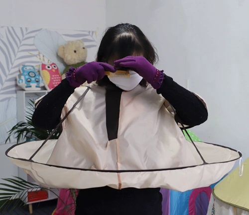 В плащ с стрижки есть манжеты, красящие волосы, шерсть для волос старший взрослый с плащ для волос в рукаве, старик