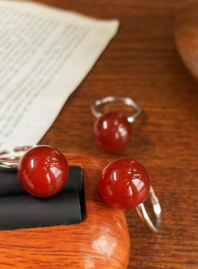 天然鸽血红红玉髓戒指S925银本命年红色简约气质指环可调节戒圈