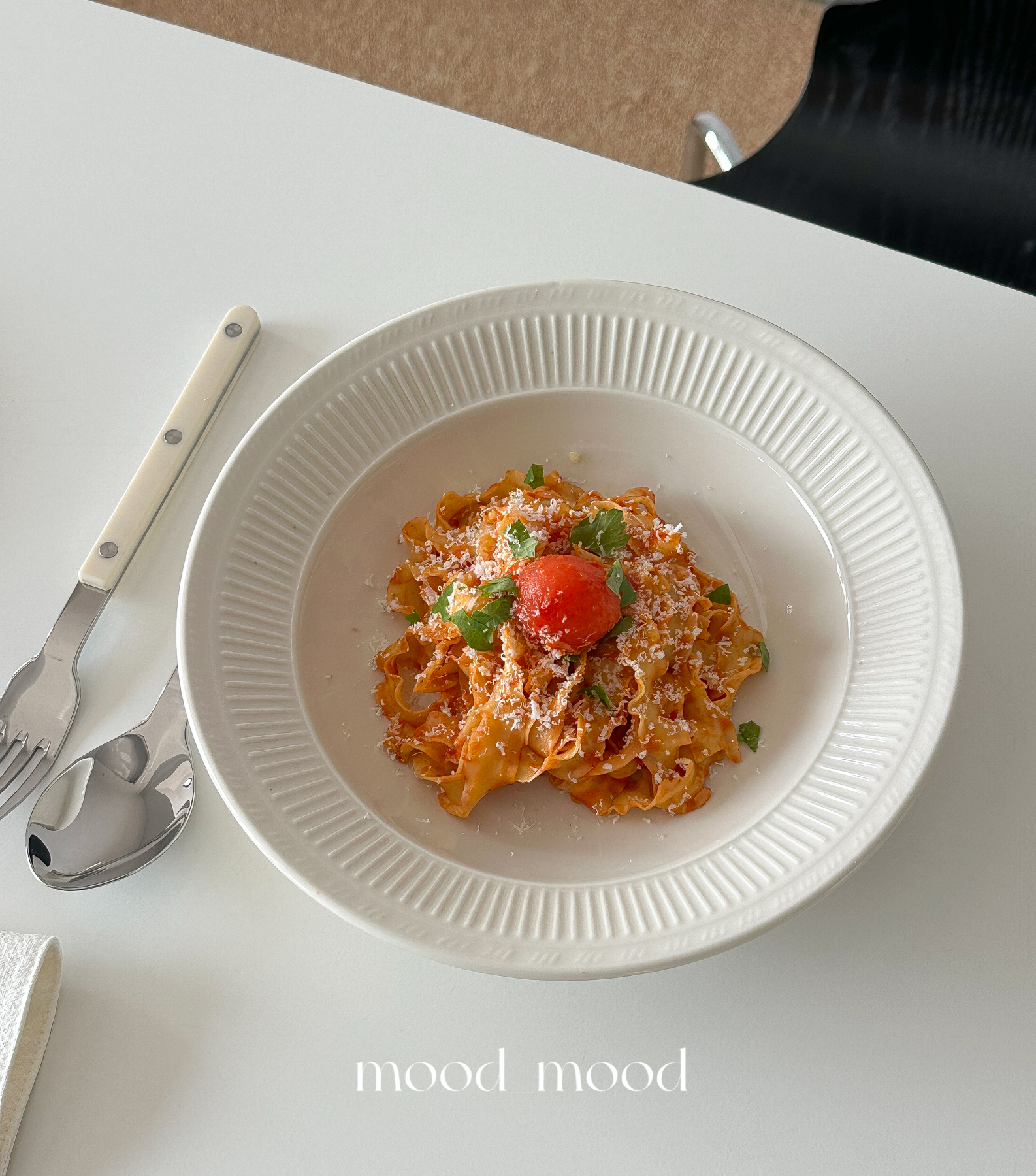 moodboard 乳白系列/浮雕汤盘 厚实宫廷感法式意面西餐店用陶瓷 - 图1