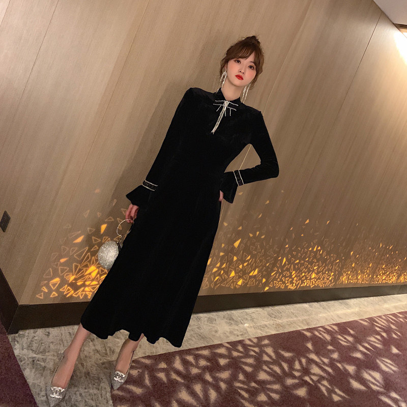 小众轻奢高级感名媛年会礼服女平时可穿复古风黑色丝绒连衣裙秋冬