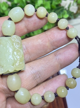 精品黄白老玉产地岫岩县佛手手牌