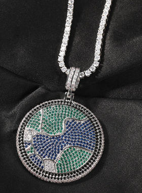 个性时尚嘻哈挂坠满钻可旋转地球吊坠ins钛钢链子街头潮情侣项链