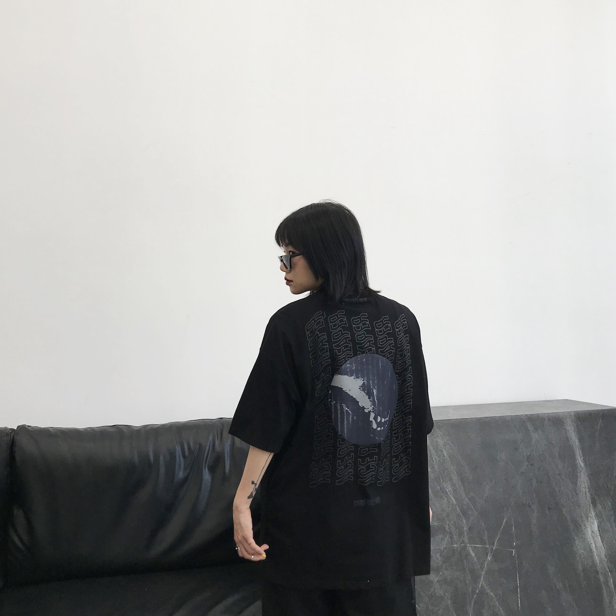 oversize 黑色短袖女夏 ins chic 港风潮牌学生情侣半袖 宽松百搭印花 oversize 黑色短袖女夏 ins chic 港风潮牌学生情侣半袖 宽松百搭印花
