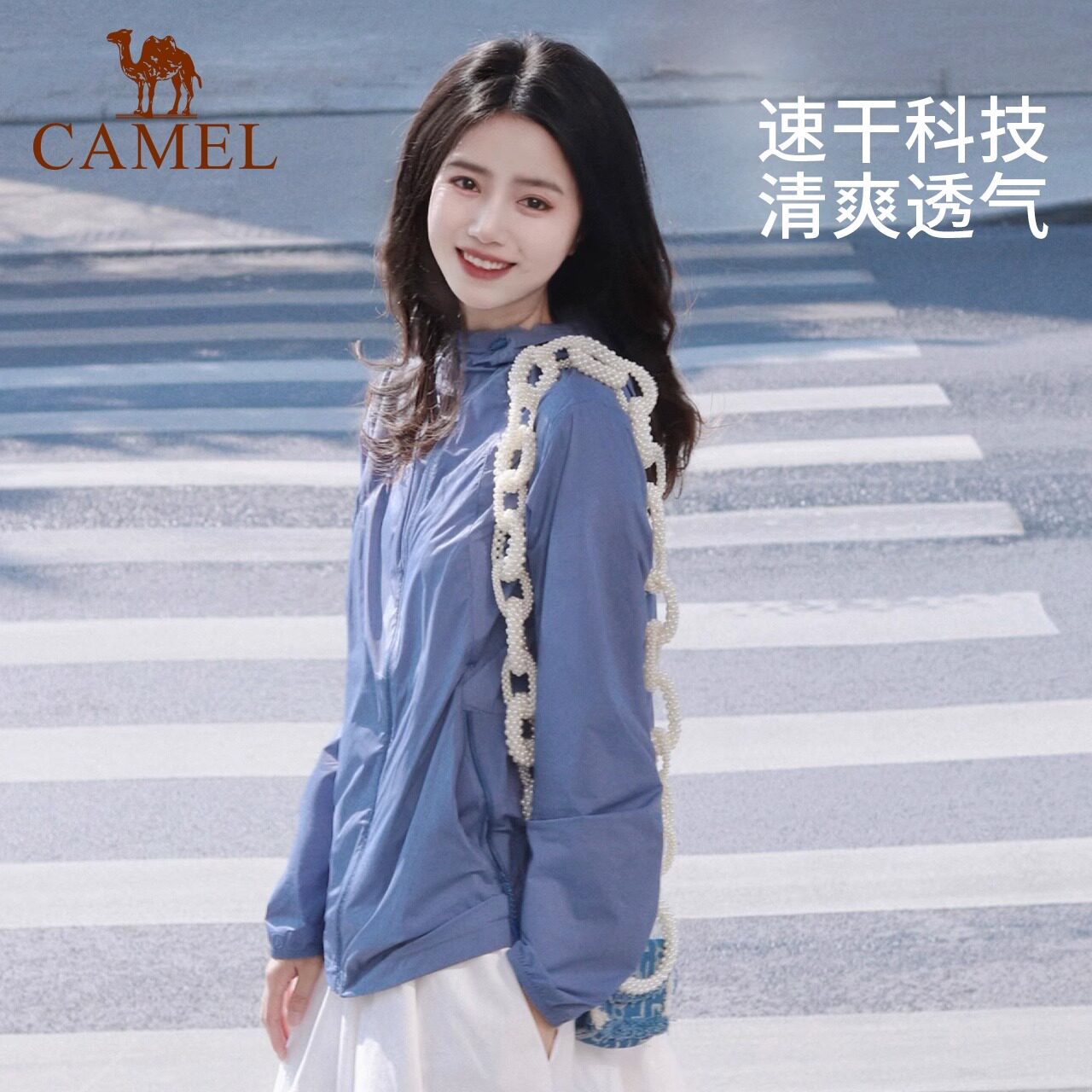  骆驼运动户外风衣