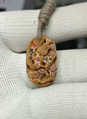 顺财神桃牌桃核雕刻精品纯手工桃枭手把件配饰随身保平安压惊男女