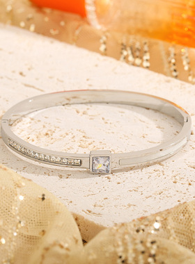 真金电镀锆石字母手镯轻奢百搭