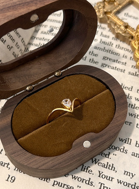 简约时尚v字水滴锆石戒指女百搭轻奢感极细食指环钛钢不掉色