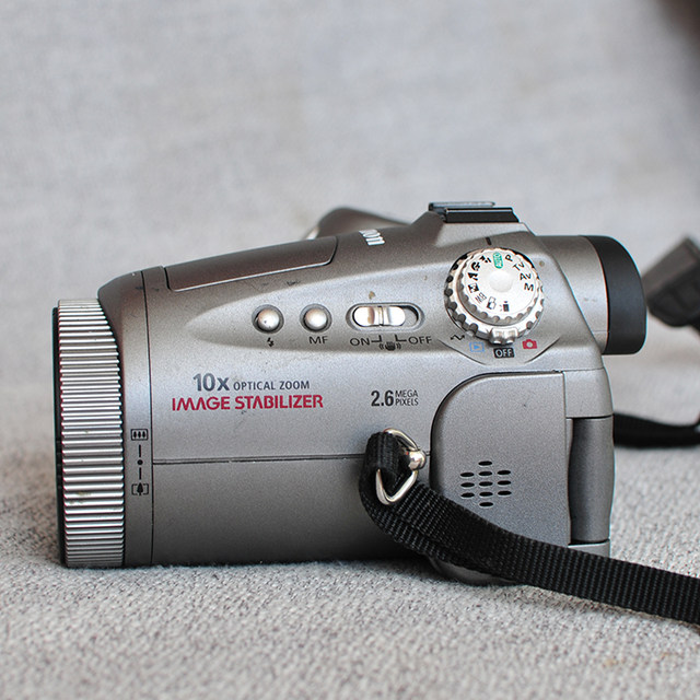 Canon pro90isccd digital camera retro student