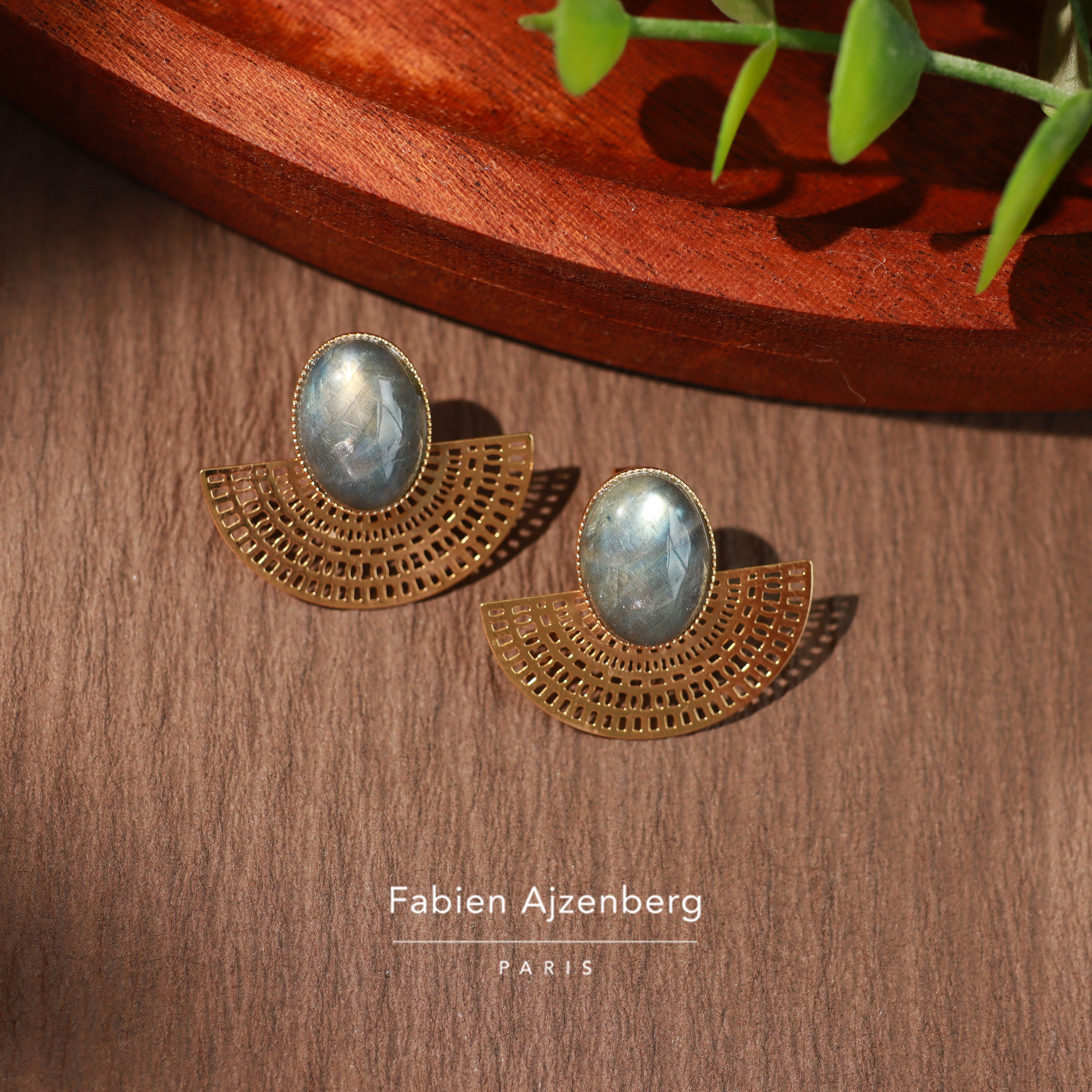 巴黎Fabien Ajzenberg代购Azteque镂空扇形白母贝天然石气质耳钉,淘宝优惠券,粉丝福利购,淘宝优惠卷