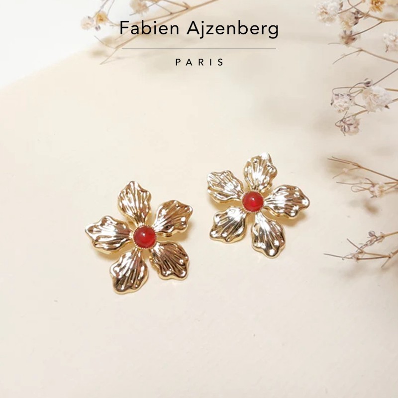 巴黎Fabien Ajzenberg代购Laurine花朵雕刻花瓣天然石白母贝耳钉,淘宝优惠券,粉丝福利购,淘宝优惠卷