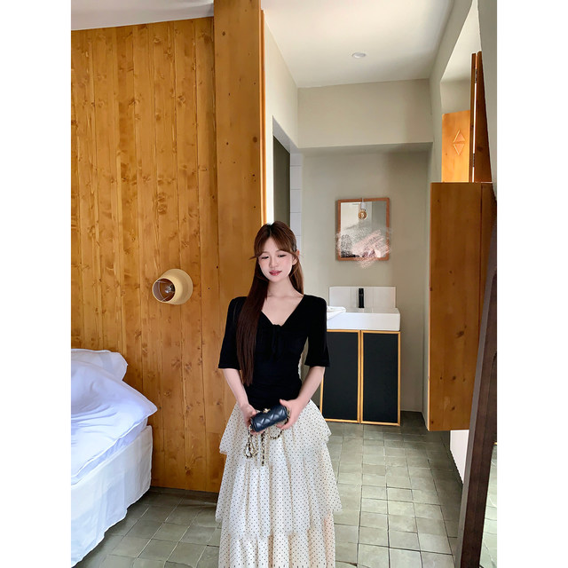 ເສື້ອຍືດກາງແຂນແບບກະທັດຮັດແບບກະທັດຮັດຂອງແມ່ຍິງໃນລະດູຮ້ອນ