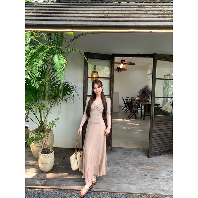 ກະໂປງແອວສູງສີບົວສະຫງ່າງາມສຳລັບຜູ້ຍິງຍາວກາງ