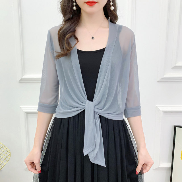ຄູ່ກັບກະໂປງແລະ shawl ຕາຫນ່າງຂະຫນາດໃຫຍ່ສໍາລັບເດັກຍິງໄຂມັນ