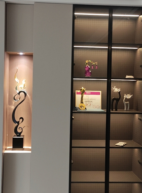 现代艺术感客厅装饰节节高福鹿