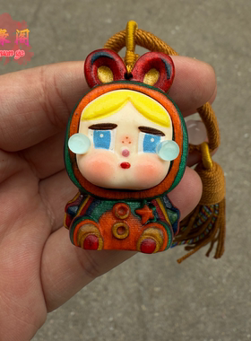 彩虹木黄金檀木雕哭娃娃钥匙挂件