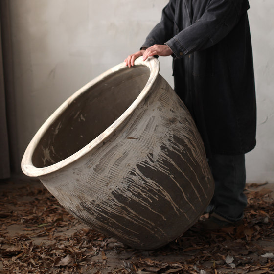 Large diameter wabi-sabi flower pots and flower vessels for Chinese gardens