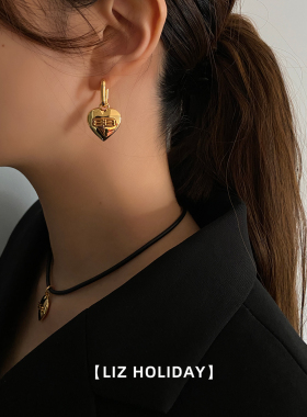 金色爱心网红爆款耳环套装时尚高级感新配衣服适合冬天的项链女生