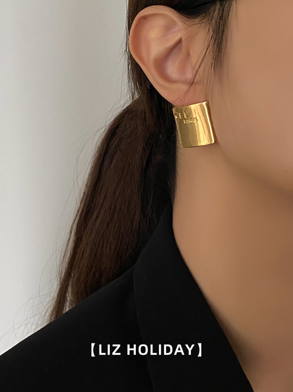 极简风圆弧大方牌高级感字母女耳钉简约冷淡风复古时尚欧美感耳环,淘宝优惠券,粉丝福利购,淘宝优惠卷