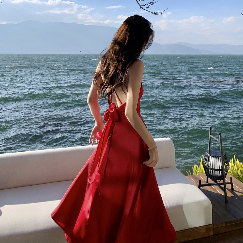 露背沙滩裙女缎面吊带长裙沙漠红裙晨袍姐妹裙超仙三亚海边度假裙