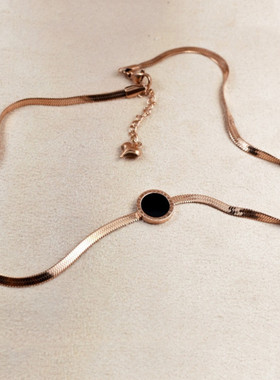 黑色圆牌钛钢玫瑰金不掉色项链