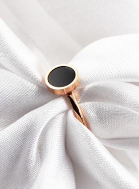 黑色圆牌钛钢镀18k玫瑰金戒指