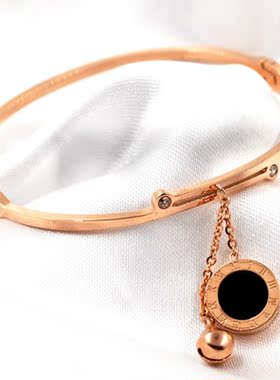 吊罗马数字黑白贝壳铃铛钛钢手环