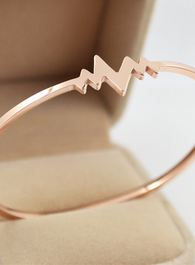 轻奢冷淡风心跳钛钢玫瑰K金手镯