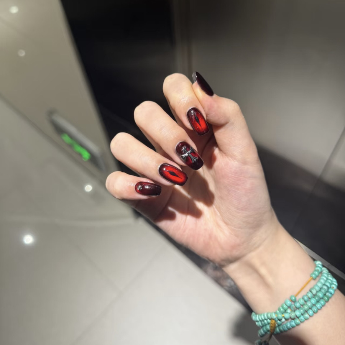 【恶魔的眼】秋冬新款手工穿戴甲长款红色猫眼美甲辣妹暗黑哥特风,淘宝优惠券,粉丝福利购,淘宝优惠卷