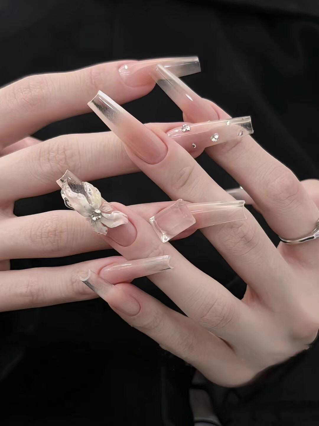 【盛开】2025新长款穿戴甲冰透裸色显白高级渐变手工雕花立体美甲 - 图0