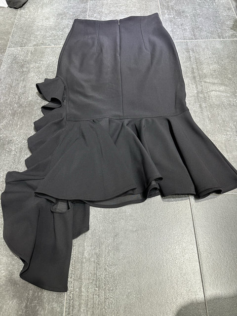 Burgundy and black ruffled asymmetric skirt, butt-covering fishtail slim skirt with high front opening, sexy