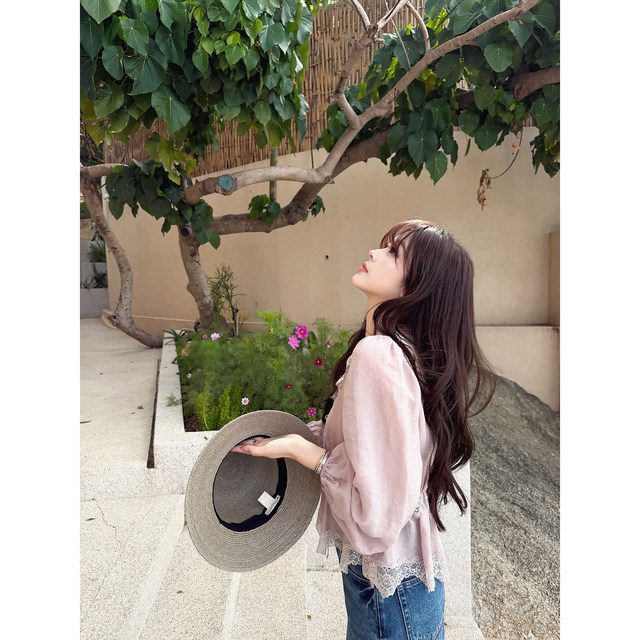 ບັນຍາກາດຫວານໆ ເສື້ອ chiffon lace ຄໍ V