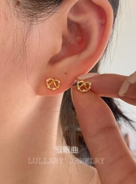 s925纯银爱心曲奇绝美碱水结耳钉