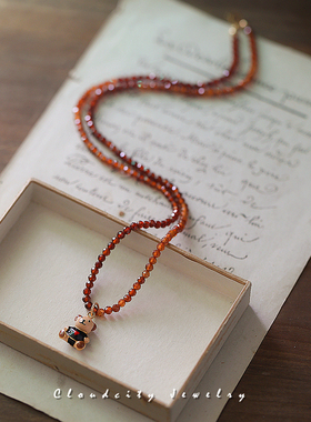 仿珐琅立体小熊石榴石短项链