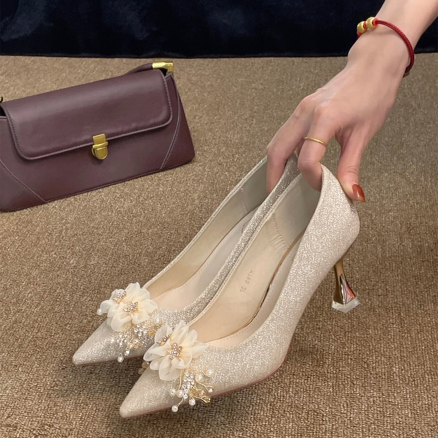 法式水钻花朵高跟鞋女2025新款尖头细跟日常可穿单鞋秀禾婚纱婚鞋,淘宝优惠券,粉丝福利购,淘宝优惠卷